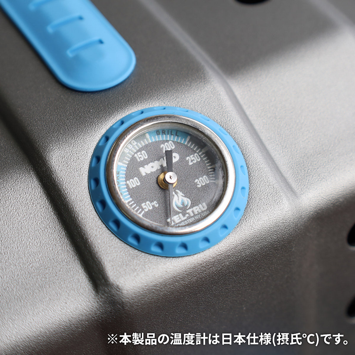 NOMAD Grill & Smoker