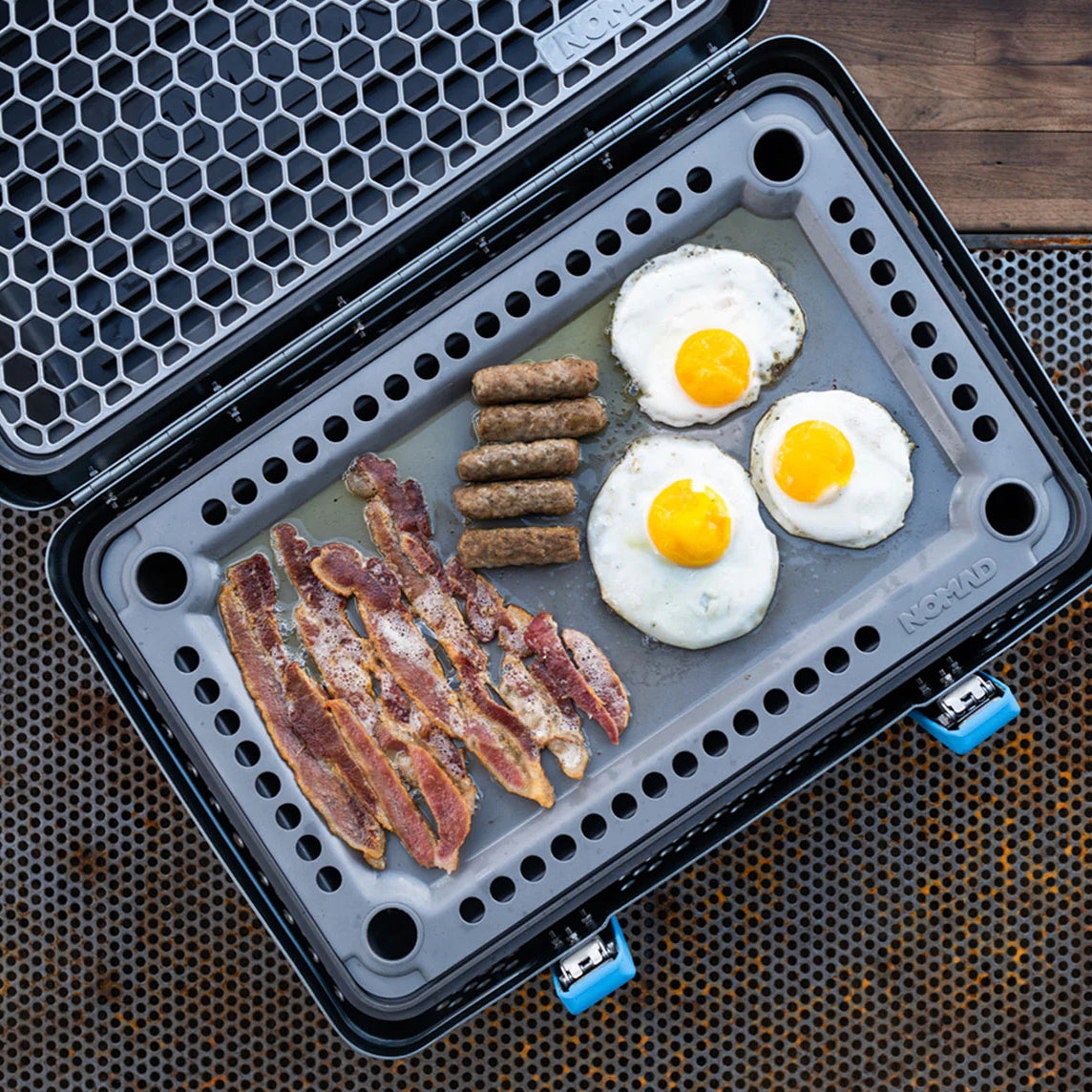 【10/1 販売開始】NOMAD Grill & Smoker プレゼント付き