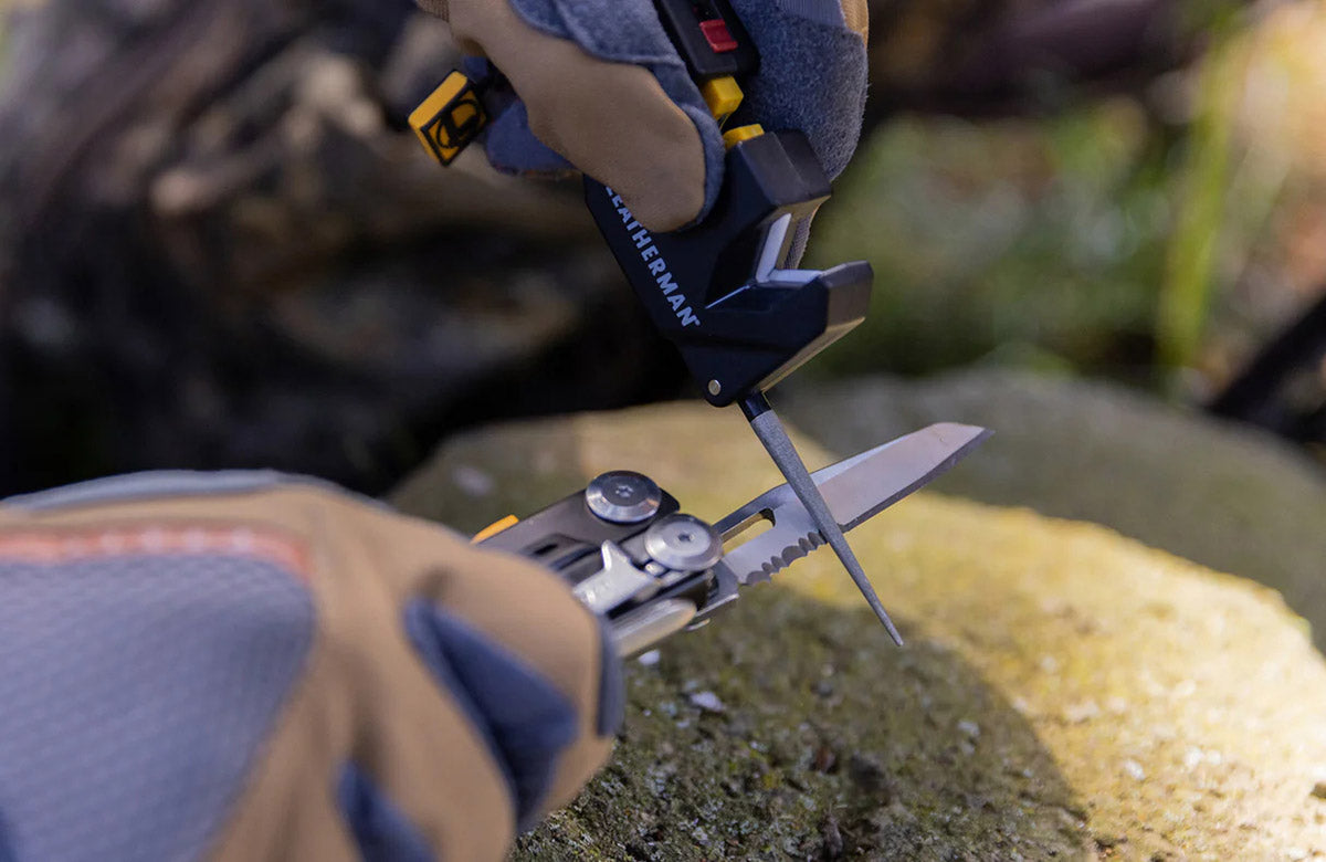BLADE SHARPENER